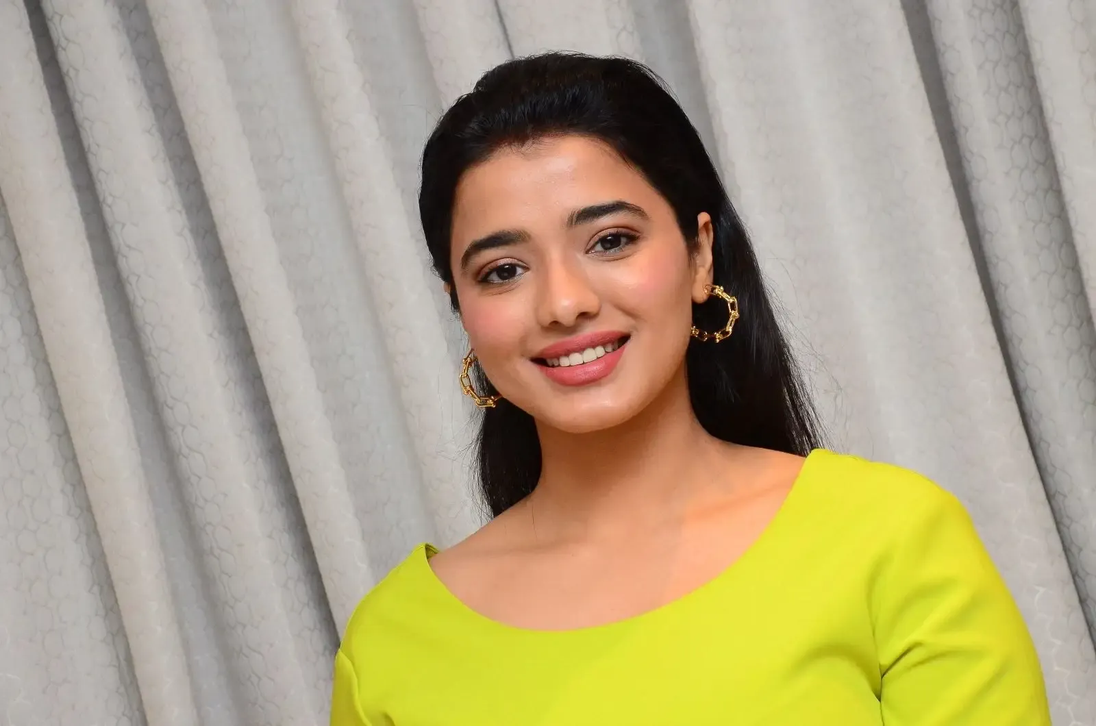 TOLLYWOOD ACTRESS KETIKA SHARMA IN LIGHT GREEN YELLOW DRESS 4